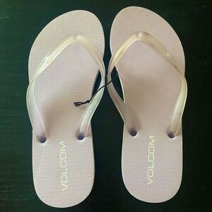 NWT-VOLCOM-ROCKER 2-LAVENDER COLOR SANDALS-SIZE 7